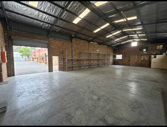 550M² FACTORY TO LET IN ANDERBOLT